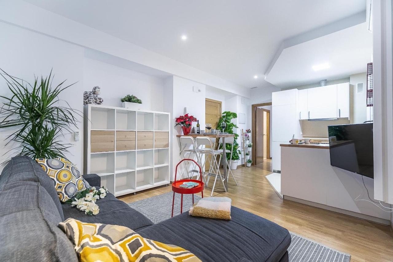 Central Malaga Apartment At Mitjana Plaza Εξωτερικό φωτογραφία