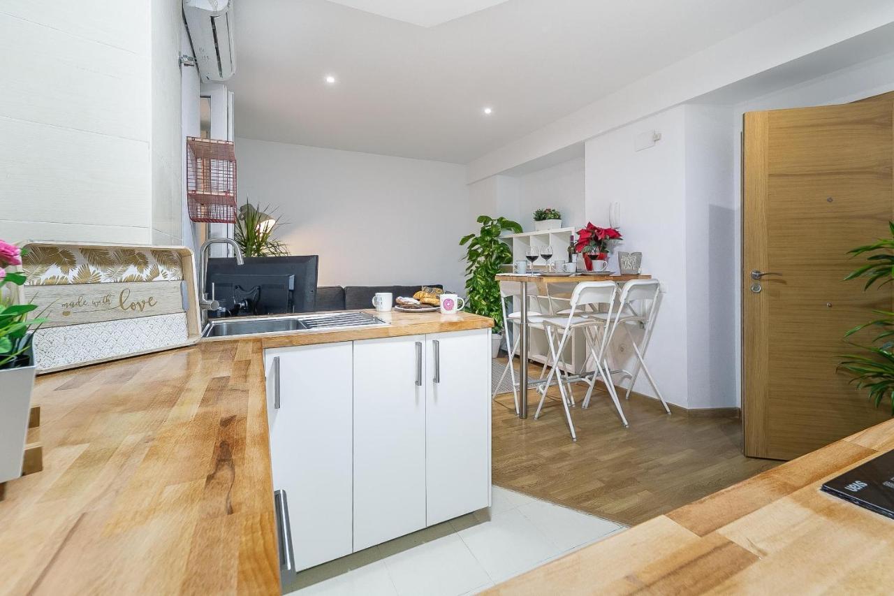 Central Malaga Apartment At Mitjana Plaza Εξωτερικό φωτογραφία