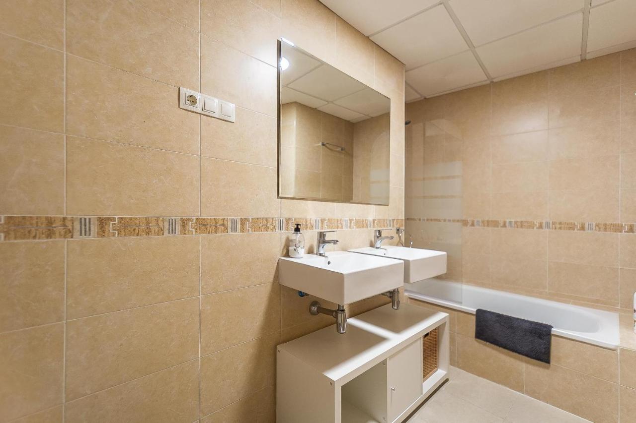 Central Malaga Apartment At Mitjana Plaza Εξωτερικό φωτογραφία
