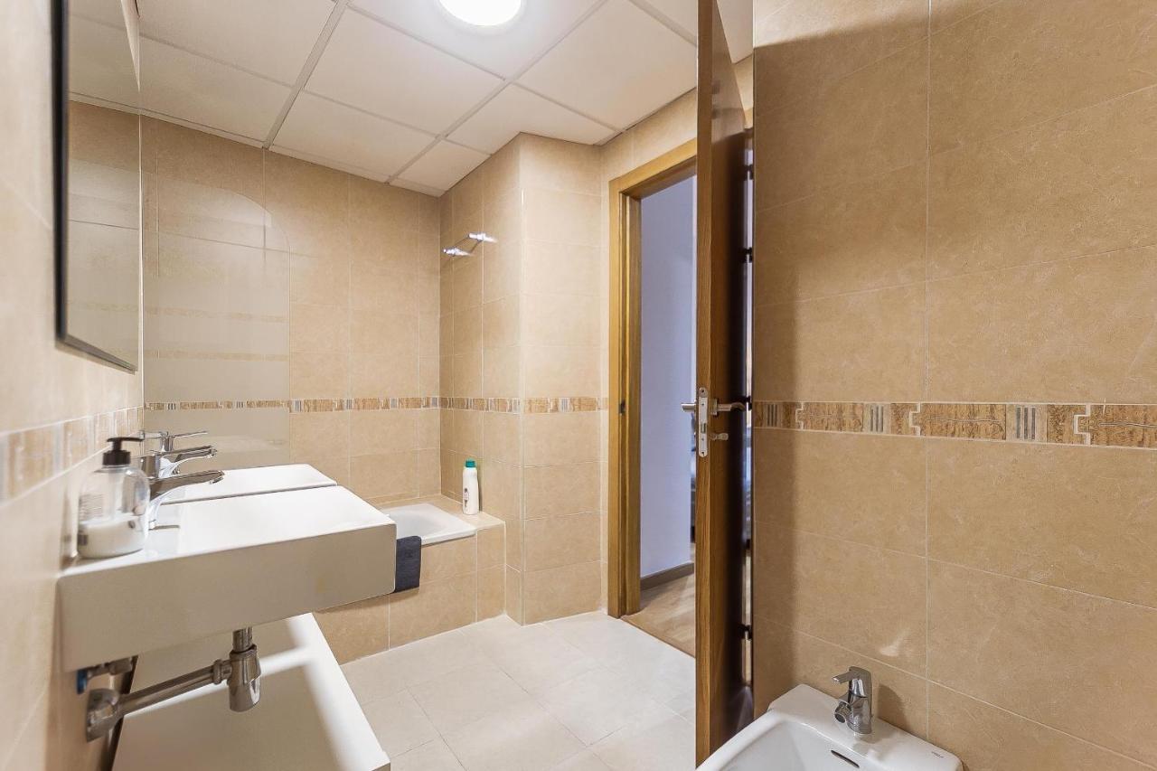 Central Malaga Apartment At Mitjana Plaza Εξωτερικό φωτογραφία