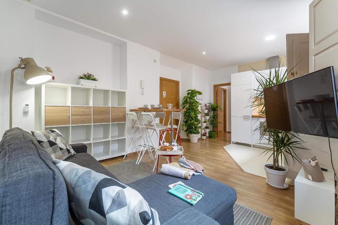 Central Malaga Apartment At Mitjana Plaza Εξωτερικό φωτογραφία